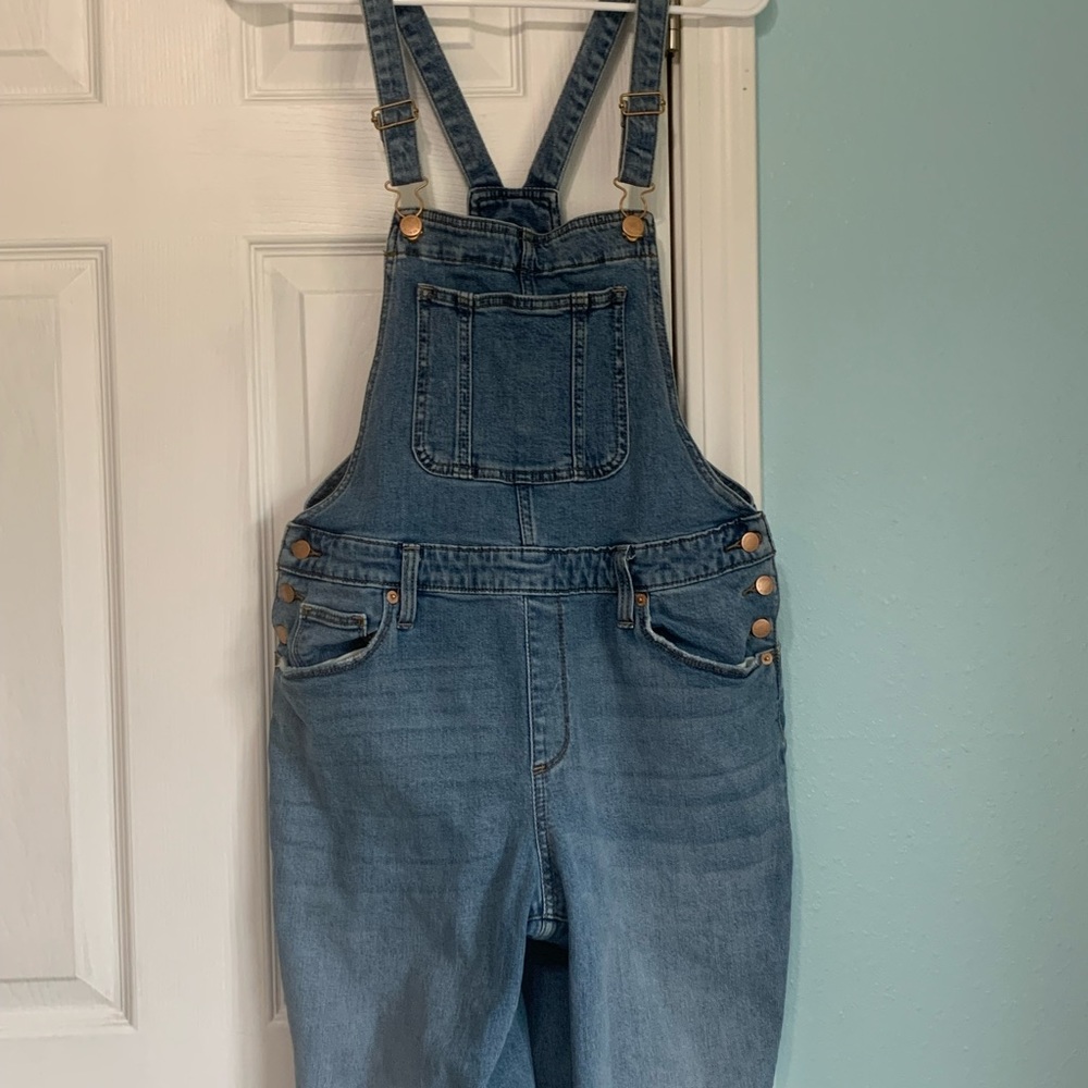 Overalls size medium, no damage. Size 8